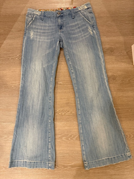 Miss Me Denim - Miss Me Distressed Flare Jeans Light Wash Boho Pocket Detail Size 30
